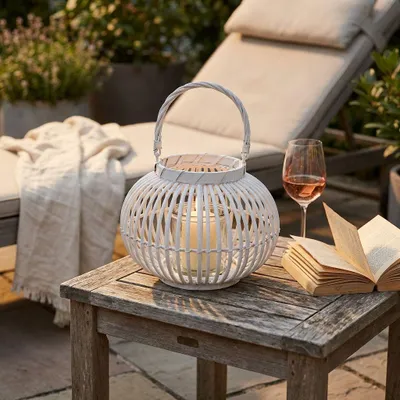 Immagine prodotto di Milani Home - lanterna decorativa in vimini e vetro, bianco, portacandela da giardino e interno, per portico e veranda