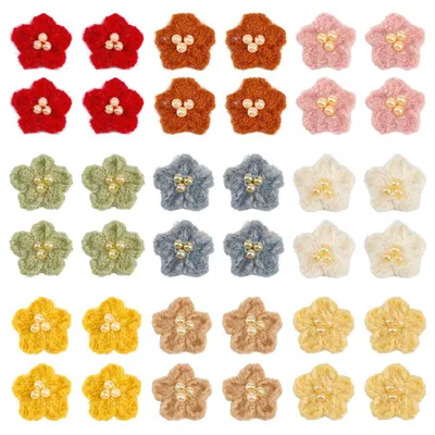 Produktbild von Gehäkelte Blumen Applikationen - 3D Wollblumen mit Perlen zum Aufnähen - DIY Kleidung und Dekoration - 36 Stück 25 mm