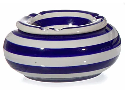 Produktbild von Terrassen-Aschenbecher Keramik 10 cm mit Deckel weis/blau