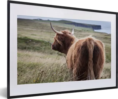 Produktbild von MuchoWow® Gerahmtes Poster Schottische Highlander - Natur - Meer 60x40 cm - Poster mit Schwarzem Bilderrahmen Wandposter Rahmen Foto Bilder - Schlafzimmer - Plakat in Rahmen - Drucken