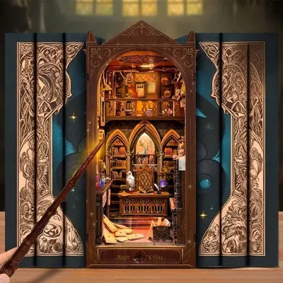 Produktbild von DIY Book Nook Dumbledores Büro - 3D-Puzzle - 253 Teile - Miniaturhaus aus Holz - mit LED