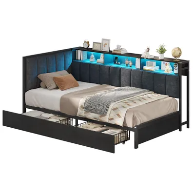 Produktbild von AODEMOKO Polsterbett Schlafsofa, Jugendbett mit LED-Beleuchtung, Ladestation, Tagesbett mit 2 Schubladen und Offene Regale, 90x190 cm, Schwarz