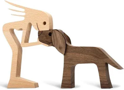 Image de Gravure sur bois représentant une famille avec son chien - Décoration artisanale ornée de motifs - Cadeau créatif en bois