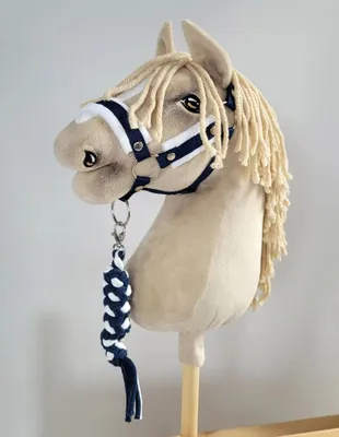 Image de Lit pour bébé Hobby Horse A3 avec fourrure blanche - bleu et cordon fait main