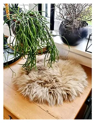 Produktbild von MACOSA Dekofell rund Weiß 34 cm echtes Lammfell modern Sitzplaid Sitzkissen Deko-Fell Tischdeko Echtfell Sitzauflage Stuhlkissen Fellteppich klein (Weiß)