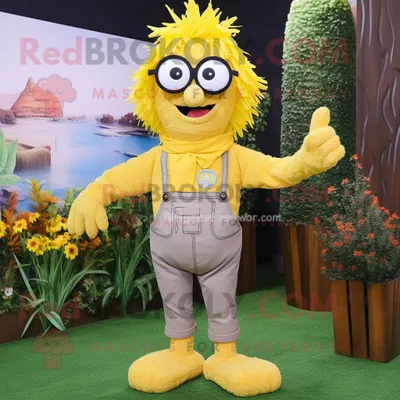 Immagine prodotto di Personaggio del costume della mascotte REDBROKOLY dello spaventapasseri giallo vestito con una mamma Jeans e occhiali da vista