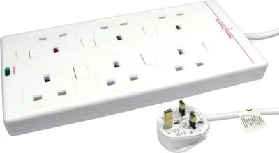 Image de MicroConnect 6-way UK Socket 2M White (GRU006WUK-SWITCH)