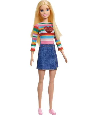 Immagine prodotto di Mattel - Bambola - Barbie Malibu fashion doll con camicia a cuore e gonna in denim Ideale per bambini dai 3 anni in su