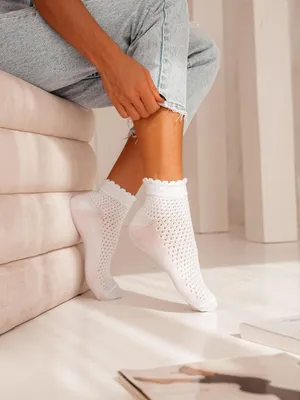 Zdjęcie produktu dla Białe, eleganckie damskie skarpetki Milena Ajour z kokardką, rozmiar 37-41