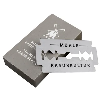 A razor blade and its packaging are shown against a white background.