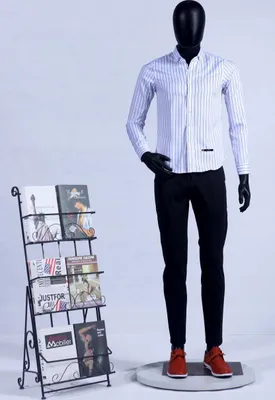 Produktbild von MC-1B schöne männliche abstrakte schwarz Matt lackierte Schaufensterpuppe Schaufensterfigur abstraktes Gesicht Metallplatte Egghead male mannequin