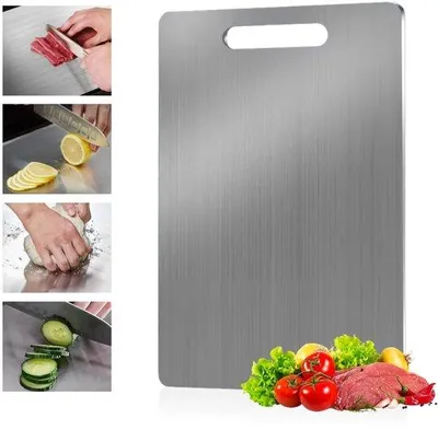 Produktbild von Unyqoos® Edelstahl-Schneidebrett 28×39 cm – hygienisches Küchen- & Servierbrett aus 304 rostfreiem Stahl, spülmaschinenfest, beidseitig nutzbar