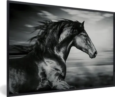 Produktbild von MuchoWow® Gerahmtes Poster Pferd - Tiere - Schwarz - Weiß 90x60 cm - Poster mit Schwarzem Bilderrahmen Wandposter Rahmen Foto Bilder - Fotorahmen - Foto-Plakat