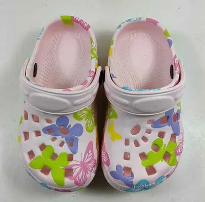 Produktbild von Leichte, abwaschbare EVA Clog Badeschuhe Rosa mit bunten Schmetterlingen
