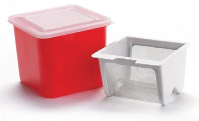 Frischkäsebereiter 750 ml, rot, mit Edelstahlsieb