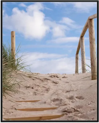 Produktbild von Wallario Wandbild Auf der Holztreppe zum Strand, Größe: 40,30 x 50,30 cm, Poster mit schwarzem Aluminiumrahmen