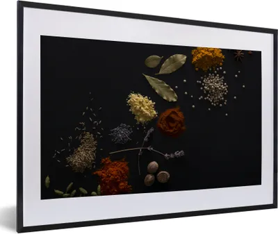 Produktbild von MuchoWow® Gerahmtes Poster Kräuter - Schwarz - Gewürze - Küche - Kochen 60x40 cm - Poster mit Schwarzem Bilderrahmen Wandposter Rahmen Foto Bilder - Schlafzimmer - Plakat in Rahmen - Drucken