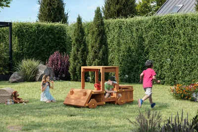 Produktbild von Spielgerät mit kreativem Autokofferraum, Holzdach und sicherem Holzaufbau Fungoo Garden Buggy