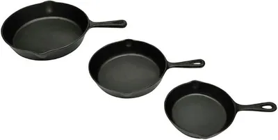 Imagen del producto de 3 sartenes de hierro fundido, de 17, 21 y 27 cm de diámetro