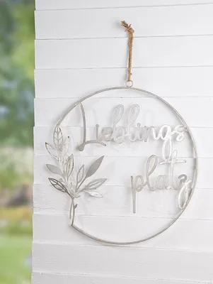 Imagen del producto de Ganchos decorativos, redondos, con el texto "Lugar favorito", motivos florales, en metal plateado, paquete de 2 unidades, longitud: 1,5 cm, anchura: 52 cm, altura: 70 cm. Código: 69873 4063387698730
