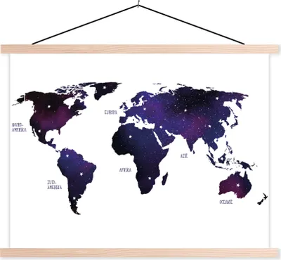 Produktbild von MuchoWow® Textilposter Weltkarte - Sternenhimmel - Violett 150x113 cm mit holzfarbenen Rahmen - Poster