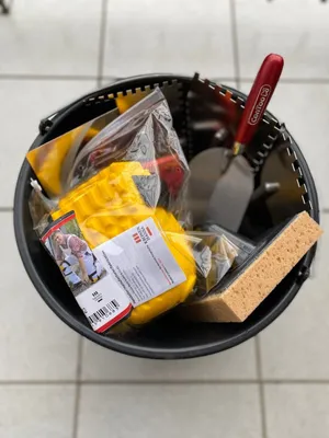 Produktbild von Fliesenlegerset 9teilig Waschset Fugbrett Zahnkellen Holzgriff Waschbrett Knieschützer Gelb Baueimer ConToo CT02