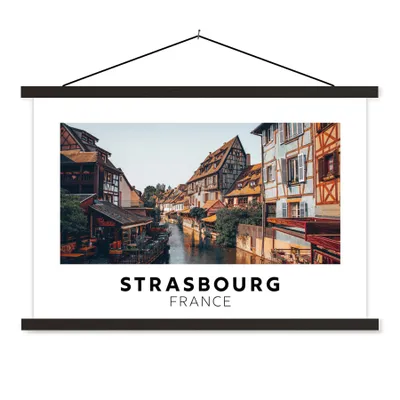 Produktbild von MuchoWow® Textilposter Frankreich - Haus - Restaurant 90x60 cm mit schwarzem Rahmen - Aufhängungssatz