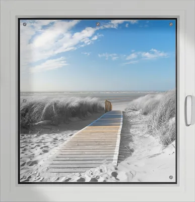 Produktbild von Wallario Lichtschutzbild, Dekorativer Sichtschutz Sonnenschutz 96 x 93 cm mit Motiv: Auf dem Holzweg zum Strand in schwarz-weiß Optik - Verdunklung ohne Bohren