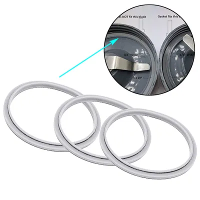 Three grey silicone rings are arranged in a pile, with a close-up inset showing how they fit into a blender lid.