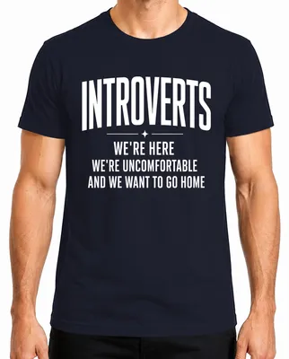 Productafbeelding van Introverte. We voelen ons ongemakkelijk. Uitspraak: "Ik wil weg." Sarcasme. Heren T-shirt, marineblauw, maat L