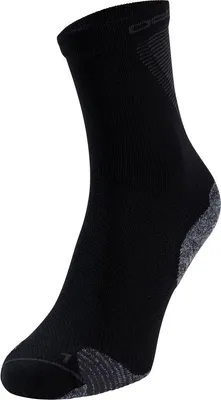 Schwarze Odlo Ceramicool Socke mit grauen Verstärkungen an Ferse und Zehenbereich