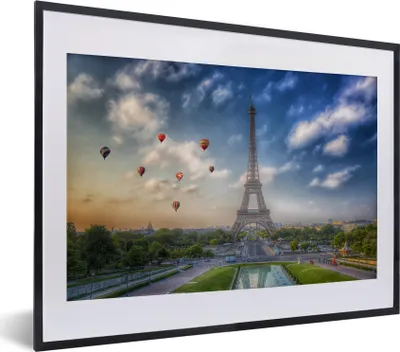 Produktbild von MuchoWow® MuchoWow® Gerahmtes Poster Der Eiffelturm mit Heißluftballons im Hintergrund über Paris 40x30 cm - Poster mit zchwarzem Bilderrahmen - Bilderrahmen - Poster im Rahmen