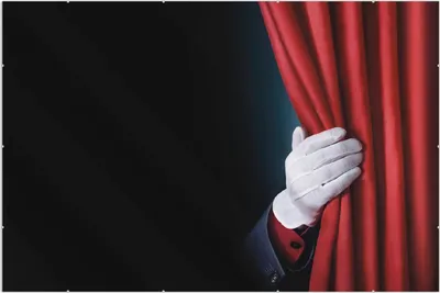 Produktbild von Wallario Wandbild Vorhang auf für die Show  Hand hinterm roten Vorhang, Größe: 61 x 91,5 cm, Poster mit rahmenlosen Bildhalter