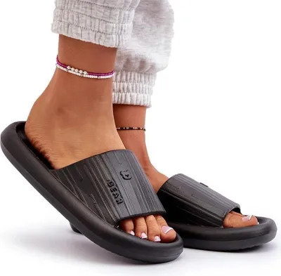 Produktbild von Leichte Schwarze Schaumstoff-Schlappen für Damen Fenicva 38/39