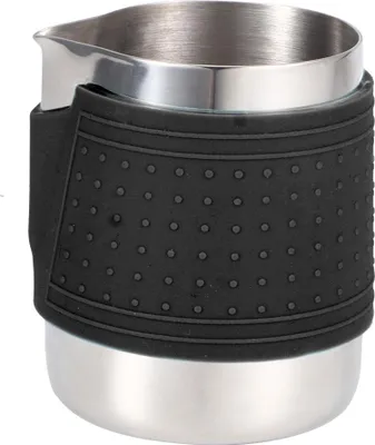 Imagen del producto de Taza de acero inoxidable de 350 ml para espumar leche, con silicona antiescaldaduras, ideal para preparar café con leche y diseños de latte (negra)