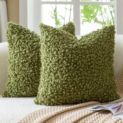 Obrázok produktu pre Sada dvoch obliečok na vankúše, 60x60 cm, olivovo zelená, imitácia kožušiny, bouclé, sherpa fleece