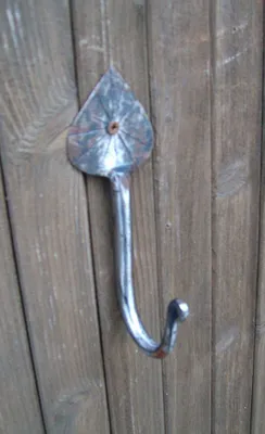 Produktbild von Robuster geschmiedeter Haken, Wandhaken, Eisen, natur, massiv, 14 cm