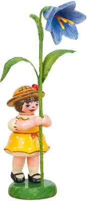 Produktbild von Blumenkind Mädchen mit Blauglöckchen (11cm) von Hubrig Volkskunst