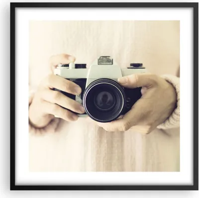 Produktbild von Gerahmtes Poster - Schwarzer Rahmen - Die Kamera Retro Fotografie - 50x50 cm - Wand Bild - Wanddeko - Wandbilder - Kunstposter - Wandposter - Bilderrahmen - Bilder - Kunstdruck - P2BAC50x50-4930