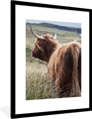 Produktbild von MuchoWow® Gerahmtes Poster Schottische Highlander - Natur - Meer 60x80 cm - Poster mit Schwarzem Bilderrahmen Wandposter Rahmen Foto Bilder - Wohnzimmer - Dekorationen - Prämie