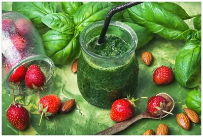 Produktbild von Wallario Wandbild aus Acryl, 90 x 60 cm, freischwebende Optik - Grüner Smoothie mit Erdbeeren