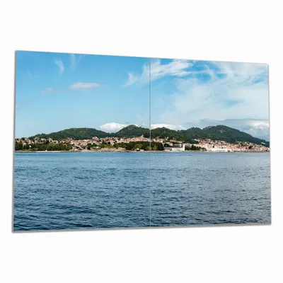 Produktbild von Wallario Herdabdeckplatte aus Glas, Größe 80 x 52 cm 2-teilig, Motiv Stadt zwischen Bergen und Meer