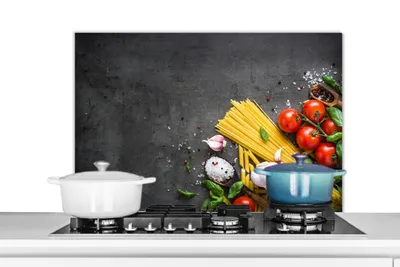 Produktbild von KitchenYeah®  Spritzschutz Küche - Küchenrückwand - Wandschutz für Herd und Spüle - Nudeln - Kräuter - Tomate - Gewürze - Rustikal 90x60 - Alu-Dibond (Alternative zum Spritzschutz aus Glas) - Hitzebes
