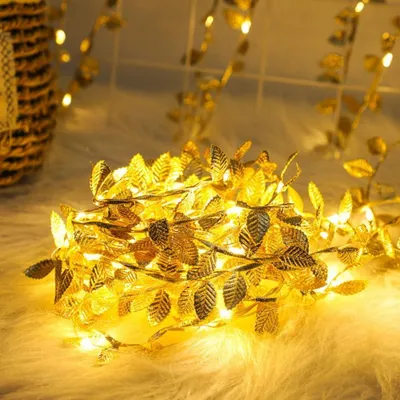 Produktbild von Warme, weiße Micro-LED-Lichterkette, batteriebetrieben, goldfarben – Set mit 50 Stück – 5 Meter lange Lichterkette, ideal als Girlande oder zur Dekoration, z.B. als Efeu-Dekoration