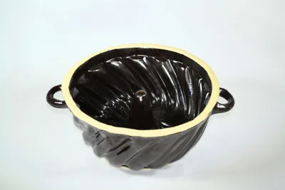 Produktbild von CZ bábovka d26cm, 2,4l lisovaná, keramika