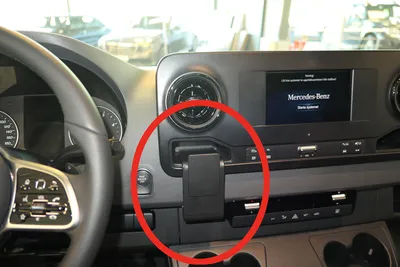 Produktbild von Brodit ProClip Fahrzeughalter 213556 - Mittelbefestigung, extra starke Montageplattform. - Mercedes Benz Sprinter 19-24, Mercedes Benz Sprinter 19-23, Mercedes Benz Sprinter 19-21