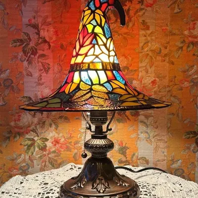 Productafbeelding van Halloween-heksenhoed lamp – 30 cm, warmwitte LED, USB, retro-gotische tafellamp – in verschillende kleuren