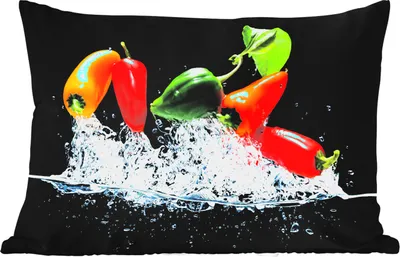 Produktbild von MuchoWow® Outdoor Kissen - Paprika - Schwarz - Gemüse - Wasser - Blatt - 50x30 cm - Wetterfest - Lounge Kissen - Sofa kissen - Wohnzimmer Dekoration