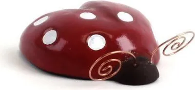 Immagine prodotto di Figurina di coccinella realizzata a mano in argilla nera