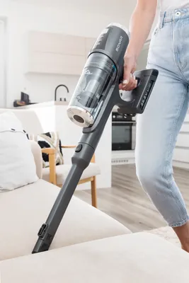 Immagine prodotto di Aspirapolvere a mano e a batteria ETA Sonar Codice articolo: ETA223290000 Aspirapolvere a mano e a batteria 2 in 1 con motore digitale, turbo spazzola rotante, snodo flessibile e batteria agli ioni di litio da 25,2 V.